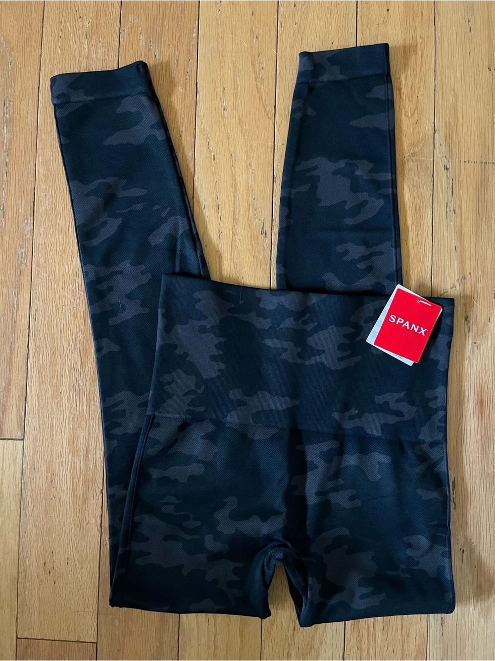 SPANX Look At Me Now Black Camo Leggings – Size Small – NWT ⭐️